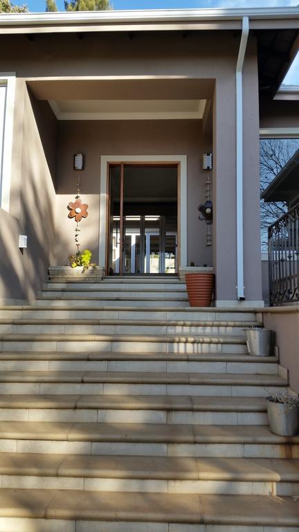 Bed and Breakfast 6 On Acacia Johannesburgo Exterior foto