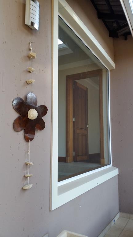 Bed and Breakfast 6 On Acacia Johannesburgo Exterior foto