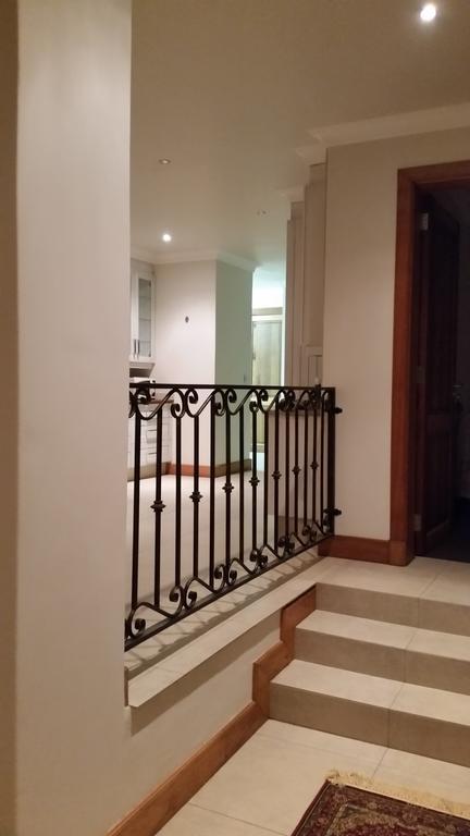 Bed and Breakfast 6 On Acacia Johannesburgo Exterior foto